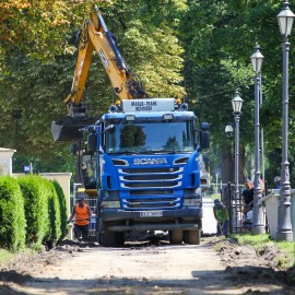 Rozpoczęła się przebudowa alejek na Cmentarzu Komunalnym w Legnicy