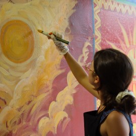 powiększ zdjęcie: Sztuka łączy pokolenia. Legniczanie stworzyli słoneczny mural w parku Miejskim