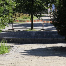 powiększ zdjęcie: Postęp prac przy przebudowie alejek parkowych w parku Miejskim