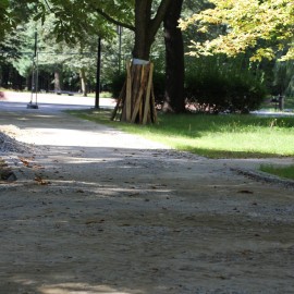 powiększ zdjęcie: Postęp prac przy przebudowie alejek parkowych w parku Miejskim