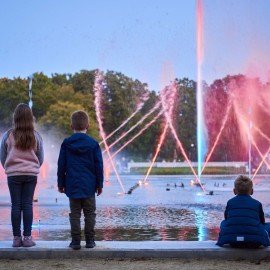 powiększ zdjęcie: We wrześniu pokazy na legnickich fontannach ruszają o nowych godzinach