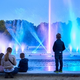 powiększ zdjęcie: We wrześniu pokazy na legnickich fontannach ruszają o nowych godzinach