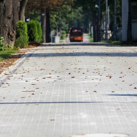 powiększ zdjęcie: Zakończono przebudowę alejek na Cmentarzu Komunalnym