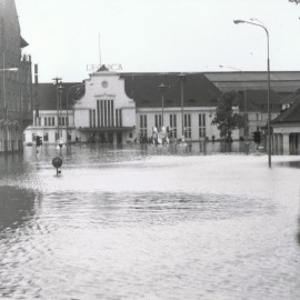 powiększ zdjęcie: Wielka woda w Legnicy: 1917-1977-1997