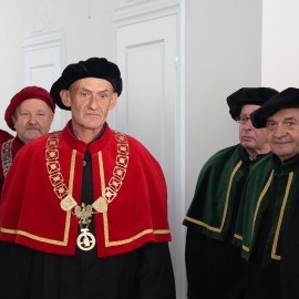 powiększ zdjęcie: W Cechu Rzemiosł Różnych w Legnicy pasowano nowych czeladników