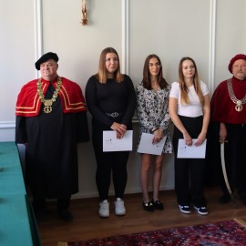 powiększ zdjęcie: W Cechu Rzemiosł Różnych w Legnicy pasowano nowych czeladników