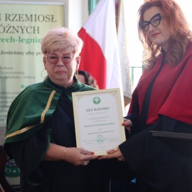 powiększ zdjęcie: W Cechu Rzemiosł Różnych w Legnicy pasowano nowych czeladników