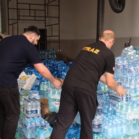 powiększ zdjęcie: 4 tony darów z Legnicy trafiły do powodzian