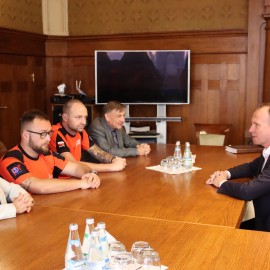 powiększ zdjęcie: Wicemistrzowie Polski w Ratownictwie Medycznym z wizytą w Ratuszu