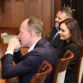 powiększ zdjęcie: Wicemistrzowie Polski w Ratownictwie Medycznym z wizytą w Ratuszu