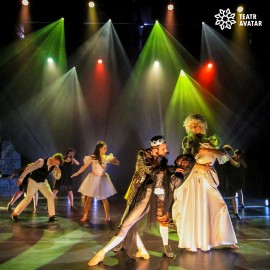 powiększ zdjęcie: Teatr Avatar w trasie ze spektaklem &quot;Nowe Szaty Króla&quot;