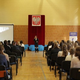 powiększ zdjęcie: Uroczyste wręczenie certyfikatów w Zespole Szkół Ekonomicznych
