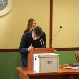 powiększ zdjęcie: I sesja Młodzieżowej Rady Miejskiej Legnicy VIII Kadencji