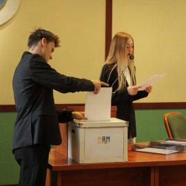 powiększ zdjęcie: I sesja Młodzieżowej Rady Miejskiej Legnicy VIII Kadencji