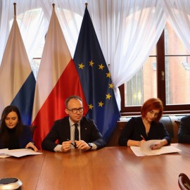 powiększ zdjęcie: Jest porozumienie ze związkami zawodowymi MOPS