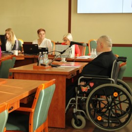 powiększ zdjęcie: Paweł Frost zaprzysiężony na radnego Rady Miejskiej Legnicy