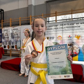 powiększ zdjęcie: Sukcesy zawodników Arashi na Dolnośląskich Igrzyskach Karate Olimpijskiego