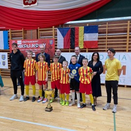 Turniej mikołajkowy. Zwyciężyli młodzi piłkarze z Kochlic