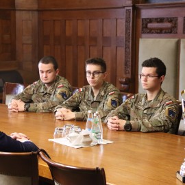 powiększ zdjęcie: Strzeleccy Mistrzowie Polski w Ratuszu – sukces uczniów WSŚ im. Zawiszy Czarnego