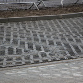 powiększ zdjęcie: Przebudowa podwórza w kwartale przy ulicy św. Trójcy na finiszu