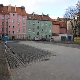 powiększ zdjęcie: Przebudowa podwórza w kwartale przy ulicy św. Trójcy na finiszu