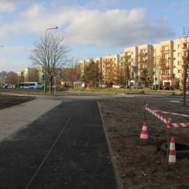 powiększ zdjęcie: Nowe ścieżki rowerowe i chodniki na Piekarach już gotowe