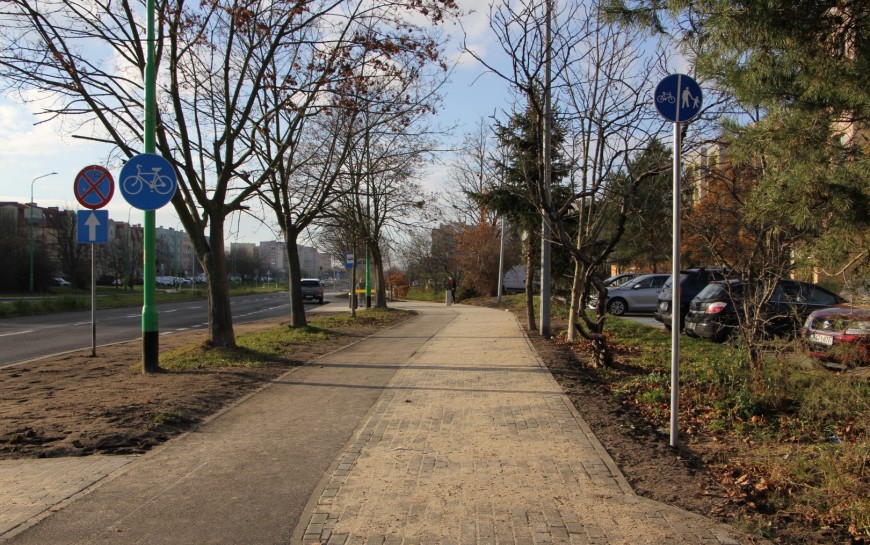 Nowe ścieżki rowerowe i chodniki na Piekarach już gotowe