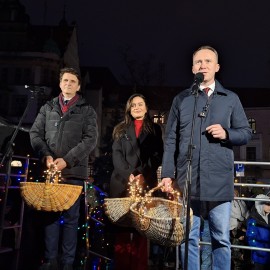 powiększ zdjęcie: Legnica rozbłysła świątecznie dla setek mieszkańców