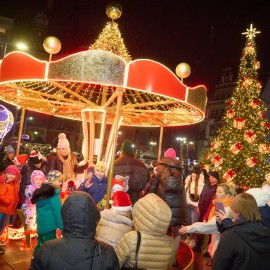 powiększ zdjęcie: Legnica rozbłysła świątecznie dla setek mieszkańców