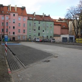 Podwórze na Kartuzach już zmodernizowane