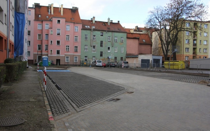 Podwórze na Kartuzach już zmodernizowane