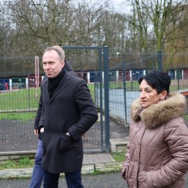 powiększ zdjęcie: LBO. Powstały nowe pawilony z wybiegami dla piesków