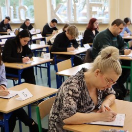 powiększ zdjęcie: Legnickie Dyktando. Jubileuszowa potyczka z ortografią rozstrzygnięta