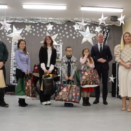 powiększ zdjęcie: Legnickie Dyktando. Jubileuszowa potyczka z ortografią rozstrzygnięta