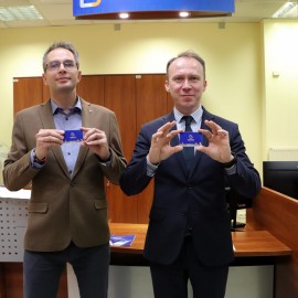 powiększ zdjęcie: Ruszyła Legnicka Karta Miejska