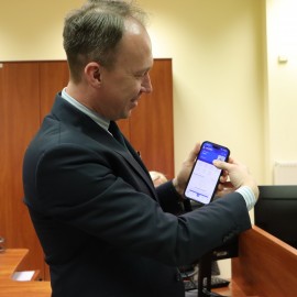 powiększ zdjęcie: Ruszyła Legnicka Karta Miejska