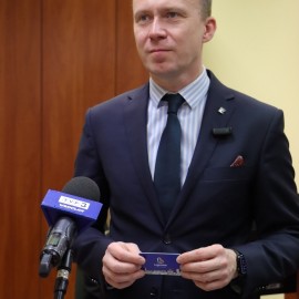 powiększ zdjęcie: Ruszyła Legnicka Karta Miejska