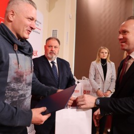 powiększ zdjęcie: Honorowi dawcy krwi uhonorowani w Centrum Witelona