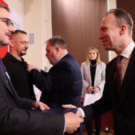 powiększ zdjęcie: Honorowi dawcy krwi uhonorowani w Centrum Witelona