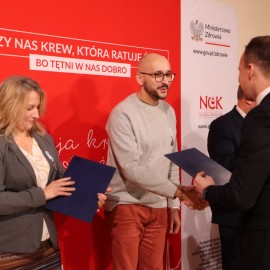 powiększ zdjęcie: Honorowi dawcy krwi uhonorowani w Centrum Witelona