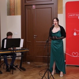 powiększ zdjęcie: Honorowi dawcy krwi uhonorowani w Centrum Witelona