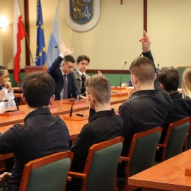 powiększ zdjęcie: III sesja Młodzieżowej Rady Miejskiej w Legnicy