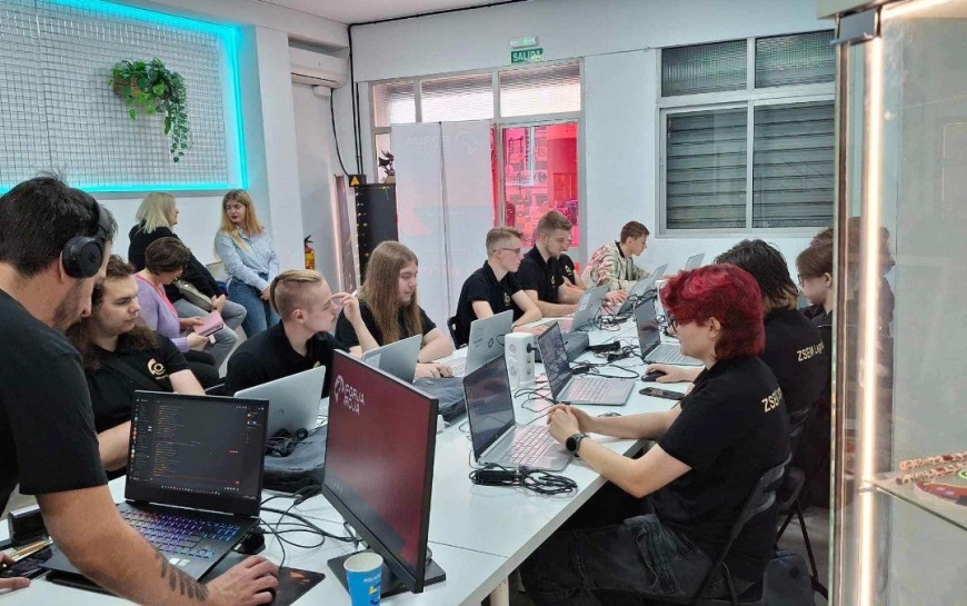 Uczniowie ZSEM w Legnicy zdobywali doświadczenie w Hiszpanii