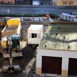 powiększ zdjęcie: Zobacz jak przebiega przebudowa podwórza przy urzędzie miasta