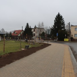 powiększ zdjęcie: Przebudowa chodnika na ul. Pątnowskiej przekroczyła półmetek