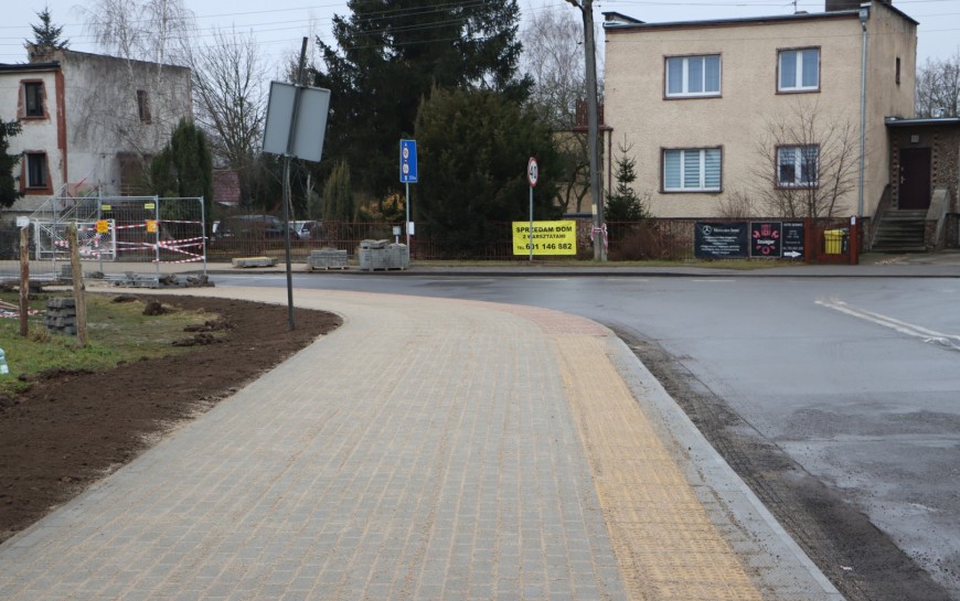 Przebudowa chodnika na ul. Pątnowskiej przekroczyła półmetek