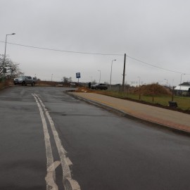 powiększ zdjęcie: Przebudowa chodnika na ul. Pątnowskiej przekroczyła półmetek