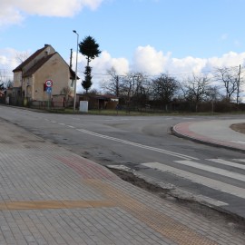 powiększ zdjęcie: Na ul. Pątnowskiej dobiega końca przebudowa chodnika