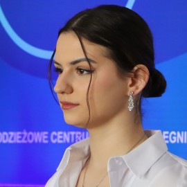 powiększ zdjęcie: Alicja Malinowska laureatką Miejskiego Konkursu &quot;Ośmiu Wspaniałych&quot;