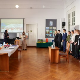 powiększ zdjęcie: Alicja Malinowska laureatką Miejskiego Konkursu &quot;Ośmiu Wspaniałych&quot;